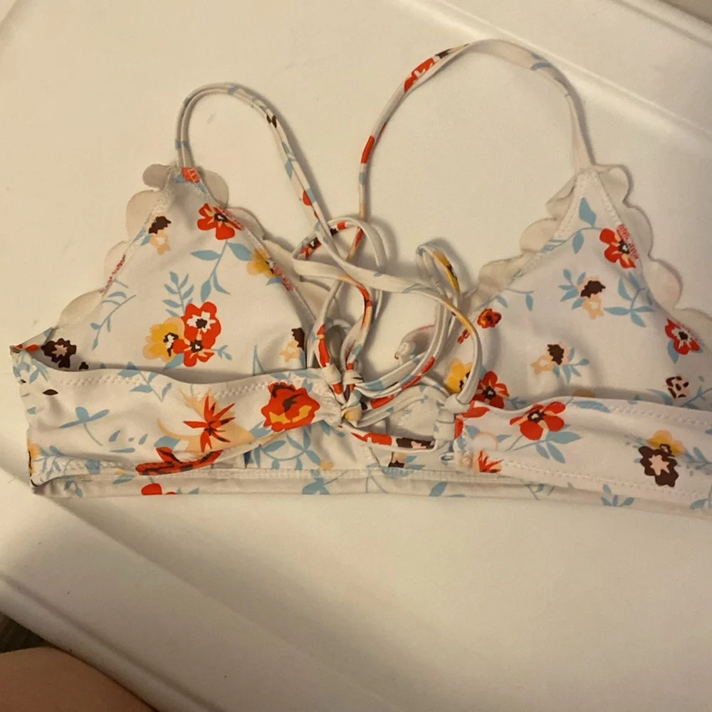 Women’s bikini top size medium - Picture 2 of 2